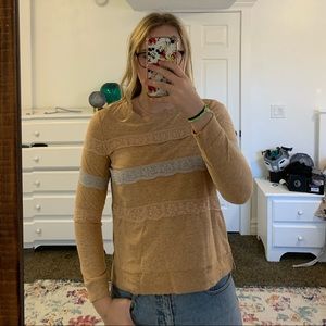 Lace detailed crew neck